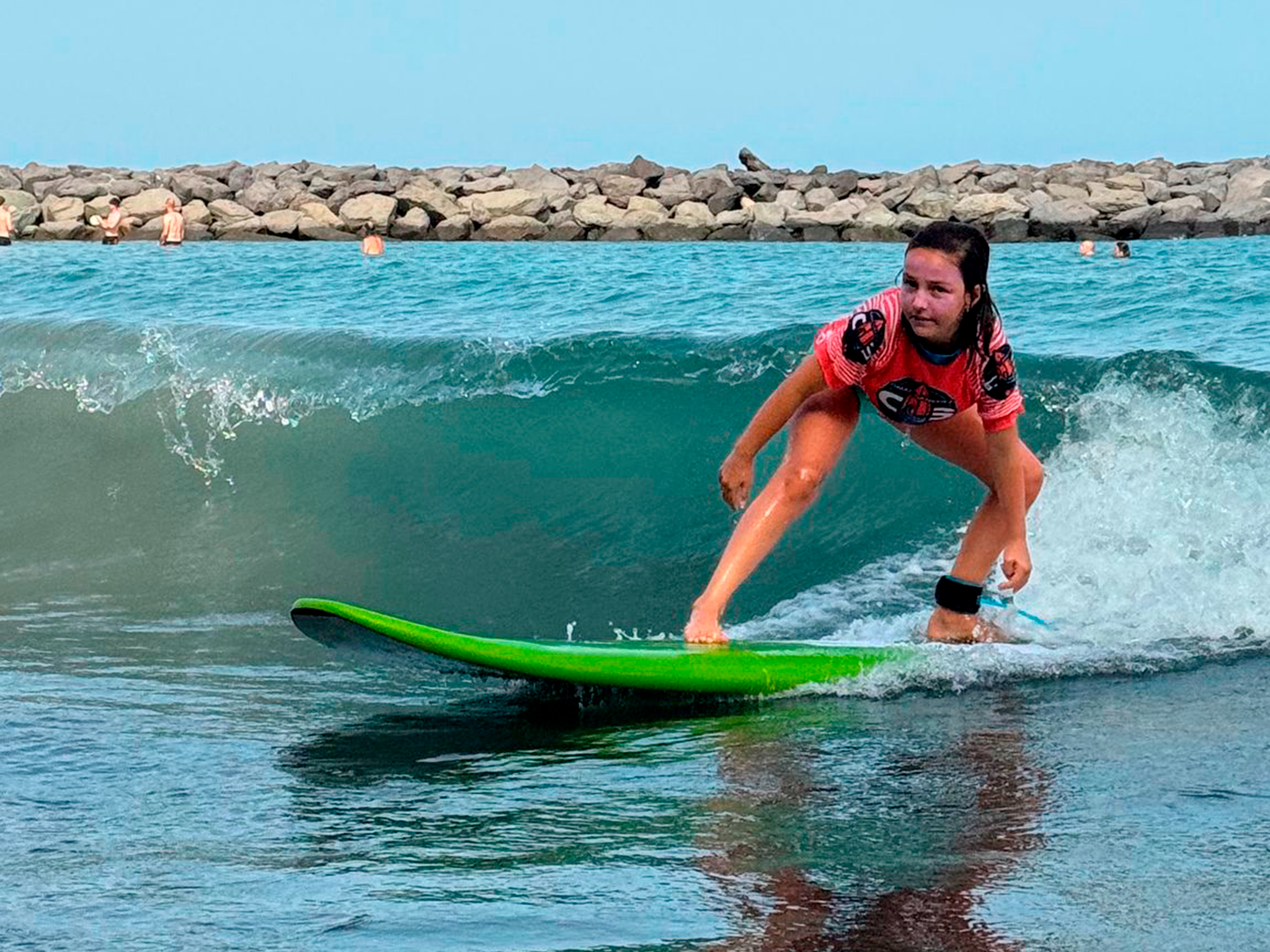 Clase de surf en pareja para niños